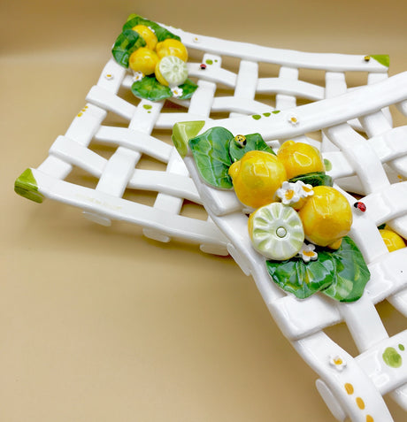 Piatto intrecciato con angoli rialzati in ceramica di Vietri
