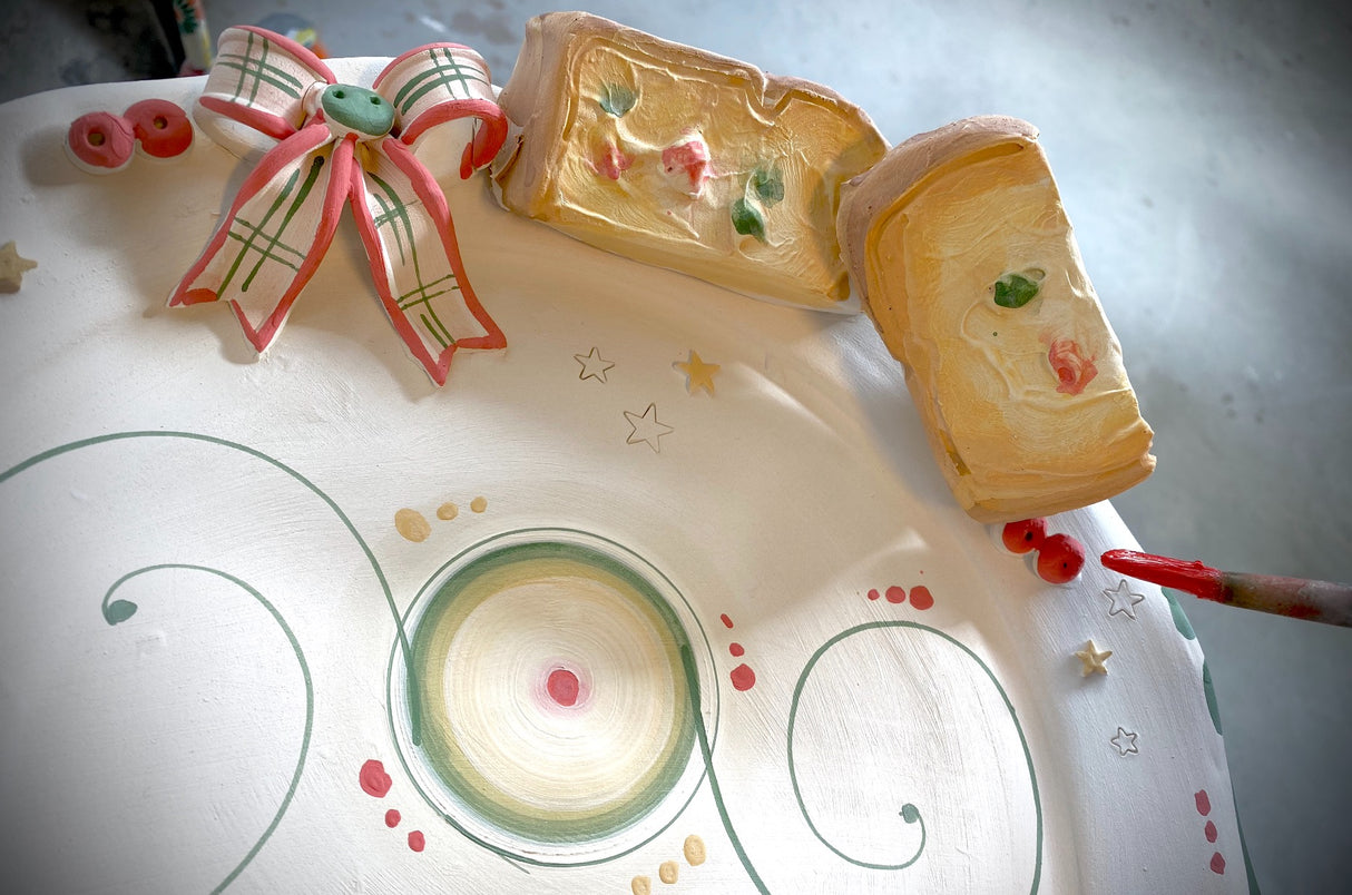 Piatto smerlato Natale per panettone in ceramica di Vietri 