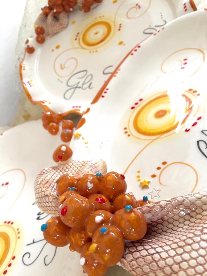 Piatto smerlato Natale per struffoli in ceramica di Vietri 